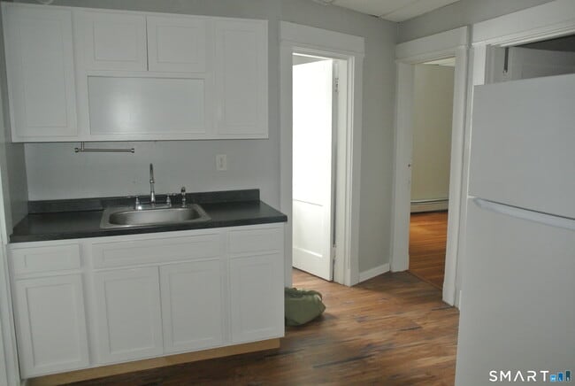 549 Howe Ave in Shelton, CT - Building Photo - Building Photo