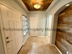 10702 Montemar Dr in Bakersfield, CA - Building Photo