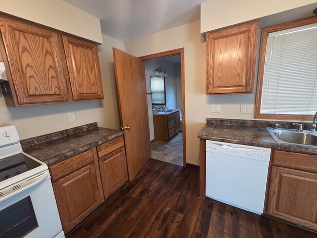 475 Overland Trail in Grafton, WI - Building Photo - Building Photo