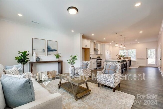 1233 Eastway Dr in Charlotte, NC - Building Photo - Building Photo