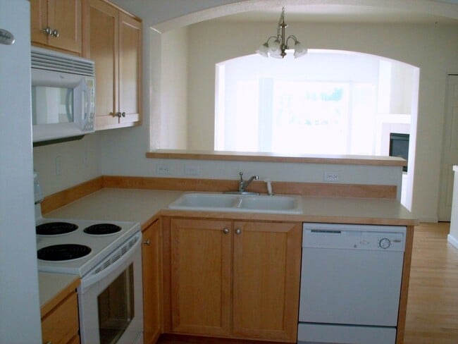 15200 SW Warbler Way