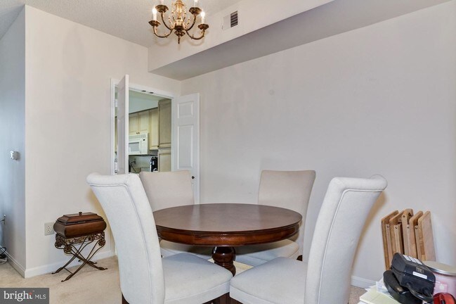 2151 Jamieson Ave-Unit -1711 in Alexandria, VA - Foto de edificio - Building Photo