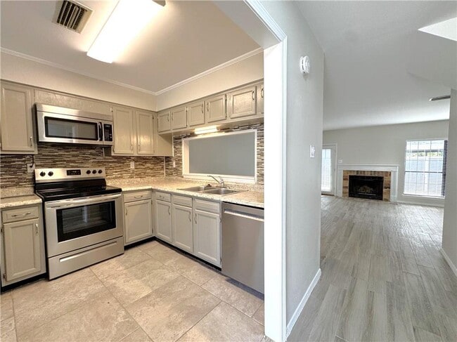 5900 Grelot Rd in Mobile, AL - Foto de edificio - Building Photo