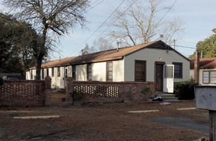 5825-5827 Sledge St in Charleston, SC - Building Photo
