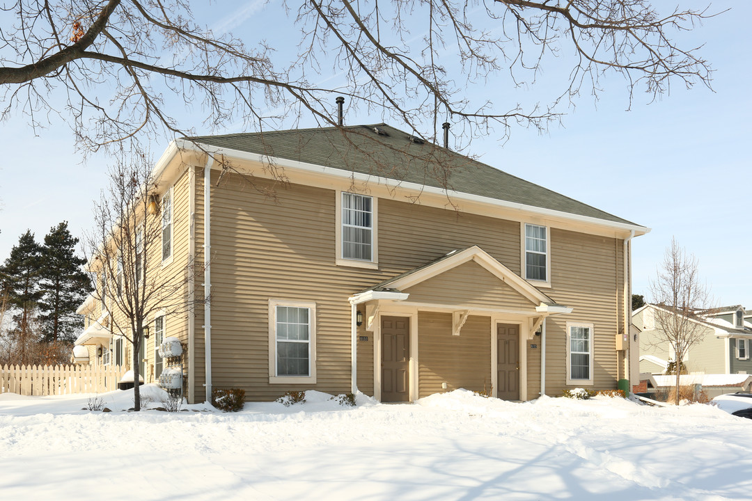 Olde Farm Apartments in East Lansing, MI - Building Photo