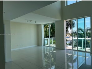 1861 NW South River Dr, Unit A-212 in Miami, FL - Foto de edificio - Building Photo