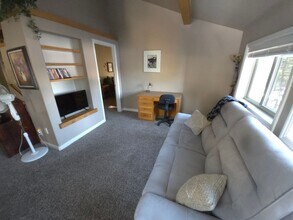 490 Wanda Ave in Mccall, ID - Building Photo - Building Photo