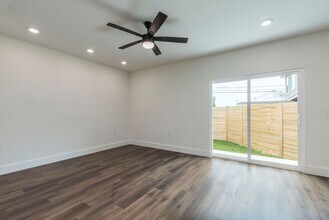 3702 Tower View Ct in Austin, TX - Building Photo - Building Photo