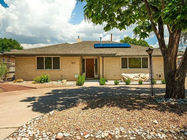 1623 San Patricio Ave SW in Albuquerque, NM - Foto de edificio