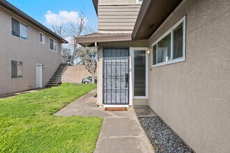 9045 Montoya St in Sacramento, CA - Building Photo - Building Photo