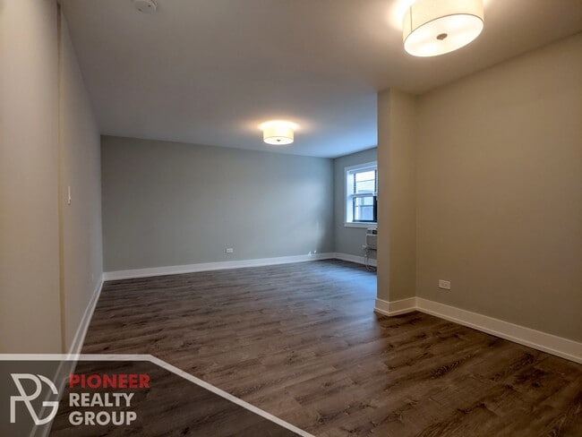 456 W Barry Ave, Unit 415 in Chicago, IL - Building Photo - Building Photo