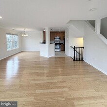 12841 Fair Briar Ln in Fairfax, VA - Building Photo - Building Photo