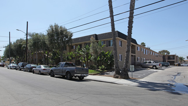 Madison Avenue Manor in San Diego, CA - Foto de edificio - Building Photo