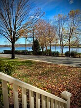 29 New City St in Essex, CT - Foto de edificio - Building Photo