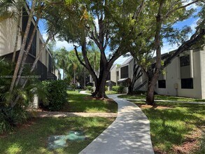 7919 SW 104th St in Miami, FL - Building Photo - Building Photo
