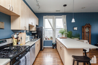 2209 W Race Ave, Unit 3 in Chicago, IL - Building Photo - Building Photo