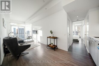 251-2251 Jarvis St in Toronto, ON - Building Photo - Building Photo