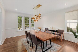 8 Legendary Cir in Rye Brook, NY - Foto de edificio - Building Photo