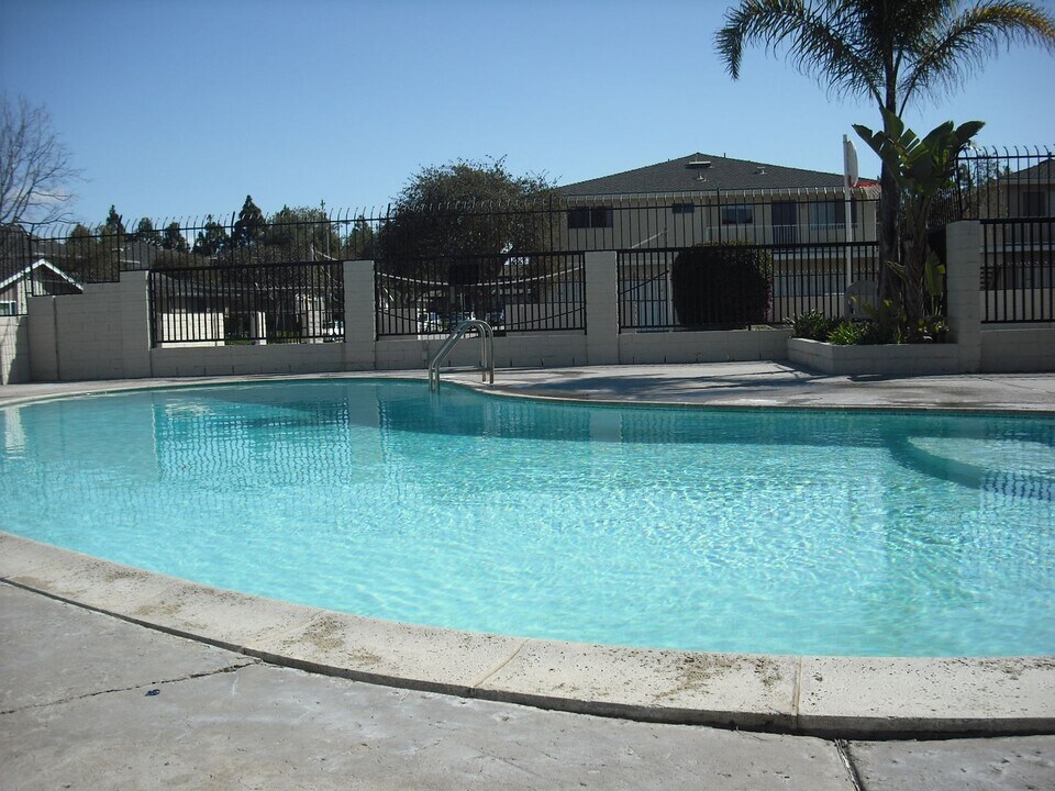 2612 Victoria Ave in Port Hueneme, CA - Building Photo