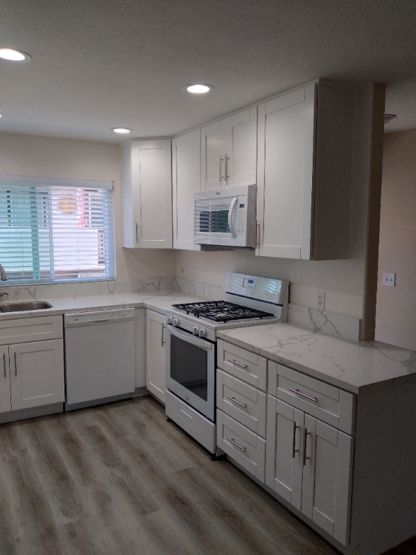 9808 Shirley Gardens Dr, Unit 4 in Santee, CA - Foto de edificio - Building Photo