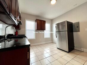 24 Maryland St, Unit 3 in Boston, MA - Foto de edificio - Building Photo