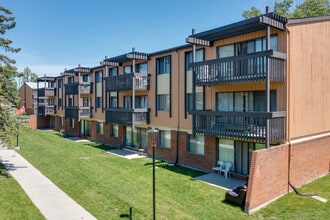 Applewood Village in Calgary, AB - Building Photo - Building Photo