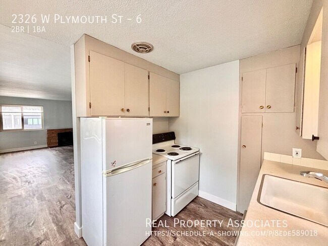 2326 W Plymouth St in Seattle, WA - Building Photo - Building Photo