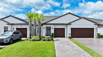 10232 Echo Dock Loop in San Antonio, FL - Building Photo