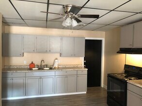 337 S Lincoln Ave, Unit Apartment 1 in Lakeview, MI - Building Photo - Building Photo