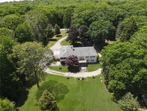350 Shippee Rd in East Greenwich, RI - Building Photo - Building Photo