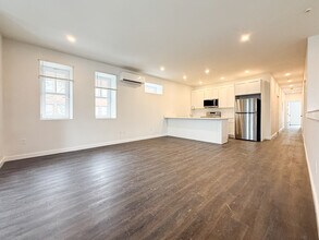 67 Perrin St, Unit 1 in Boston, MA - Foto de edificio - Building Photo