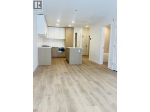 375 Clayton St in Coquitlam, BC - Building Photo - Building Photo