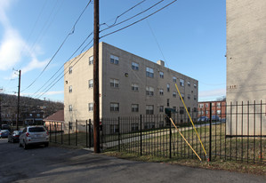 200-210 43rd Rd NE in Washington, DC - Building Photo