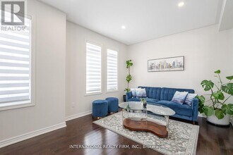 39 Lewis Honey Dr in Aurora, ON - Building Photo - Building Photo
