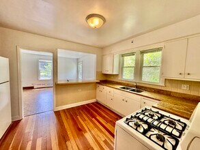 735 Deerfield Rd in Highland Park, IL - Building Photo - Building Photo