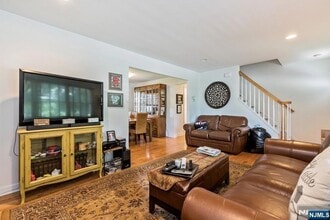 326 Ramapo Valley Rd in Oakland, NJ - Building Photo - Building Photo