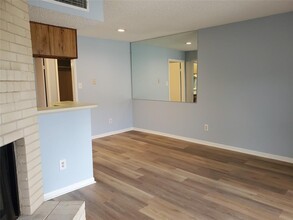 3919 Fairmont Pkwy-Unit -210 in Pasadena, TX - Building Photo - Building Photo