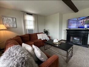 161 N Main St, Unit 1st Floor in Southington, CT - Building Photo - Building Photo