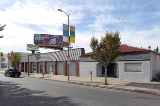 Silhouette Apartments in Los Angeles, CA - Building Photo - Building Photo