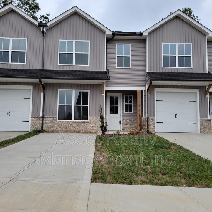 4819 Moon Lake LN in Knoxville, TN - Building Photo