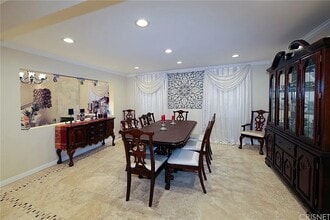 16513 Moorpark St in Encino, CA - Foto de edificio - Building Photo