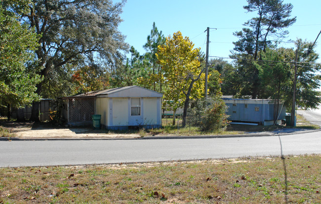 1015 Partin Dr N in Niceville, FL - Foto de edificio - Building Photo