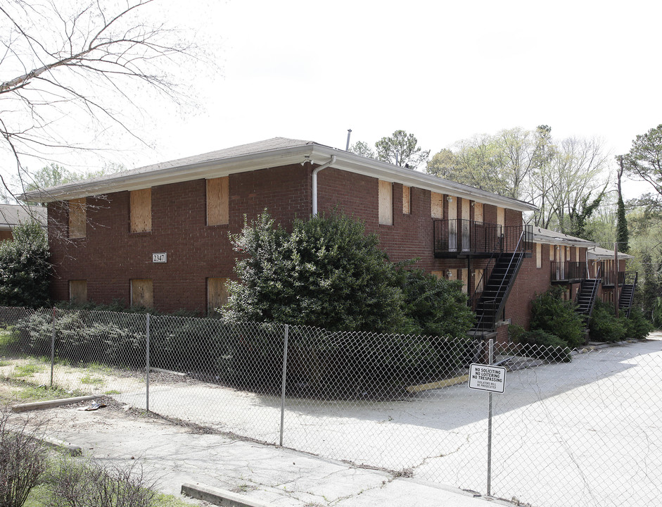 2327 Delowe Dr in Atlanta, GA - Building Photo