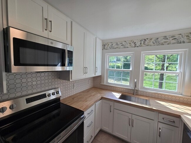 4094 University Dr in Collegedale, TN - Building Photo - Building Photo