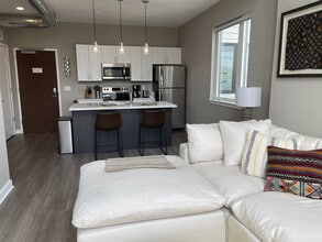 625 S Goodman St in Rochester, NY - Foto de edificio - Building Photo