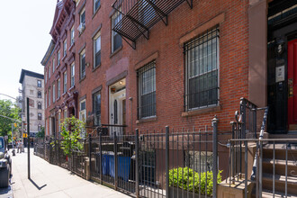 34 E 3rd St in New York, NY - Building Photo - Building Photo