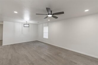 533 Parkhill Cir in Newcastle, OK - Building Photo - Building Photo