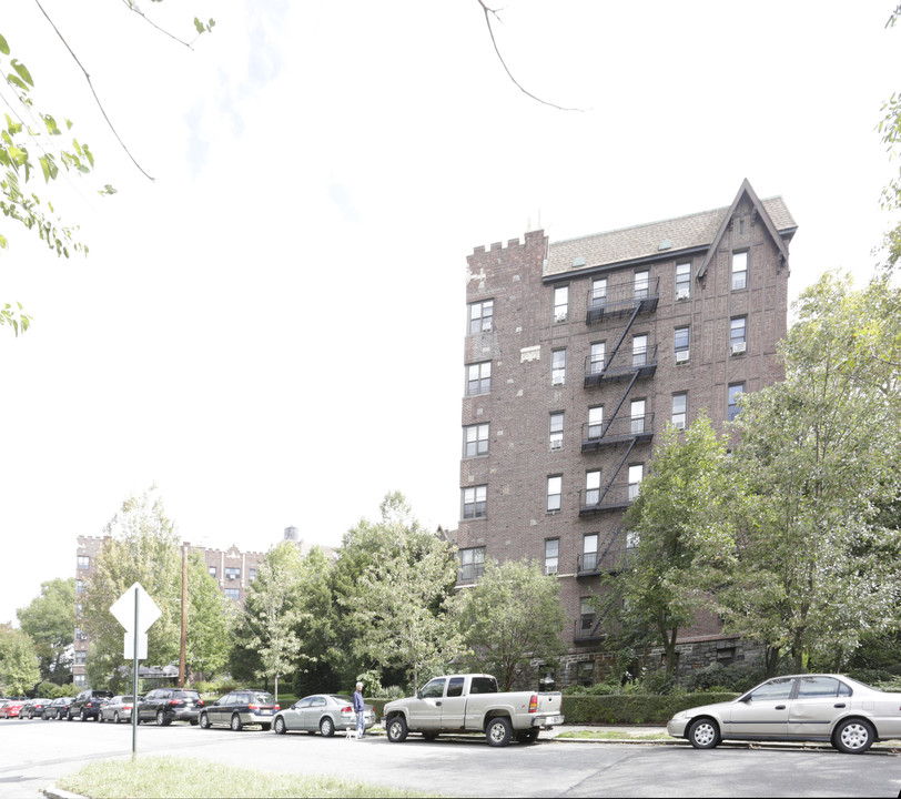 Fieldston Manor in Bronx, NY - Building Photo