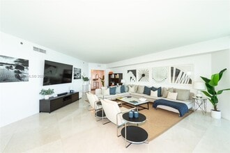 2711 S Ocean Dr in Hollywood, FL - Building Photo - Building Photo