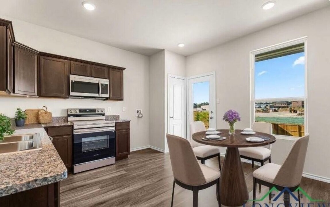 1609 Everwood Ct in Longview, TX - Building Photo